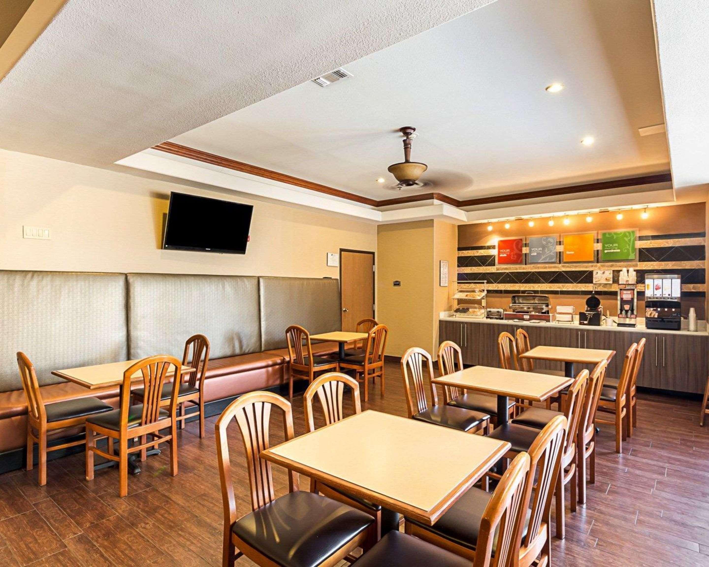 Hotel Comfort At Plaza Mall 3*