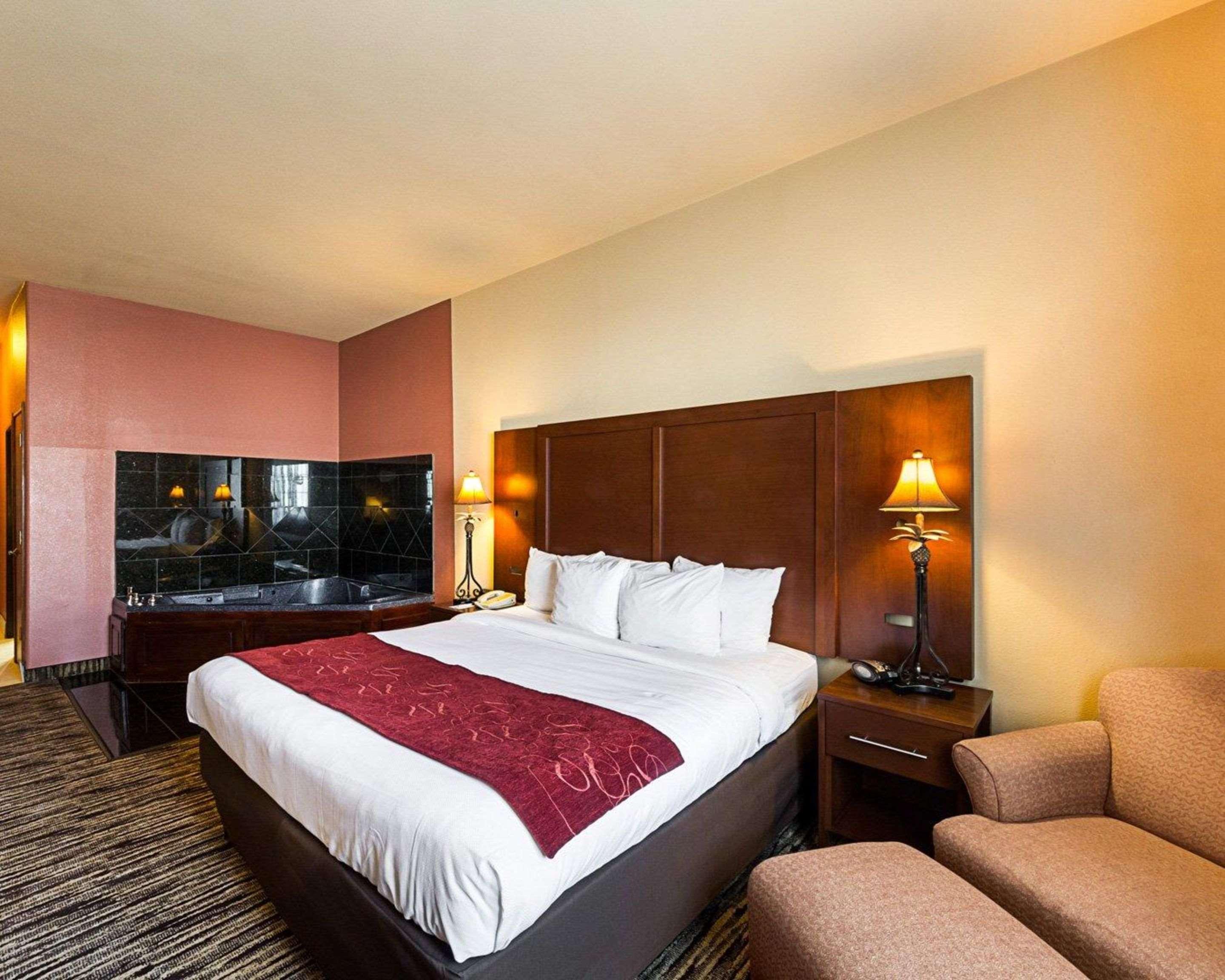Hotel Comfort At Plaza Mall 3*